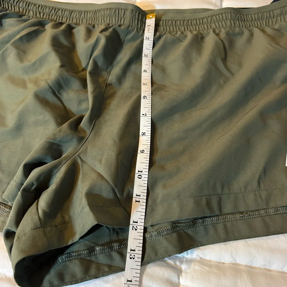 Reebok Winners Vector Shorts in Olive Green 🆕